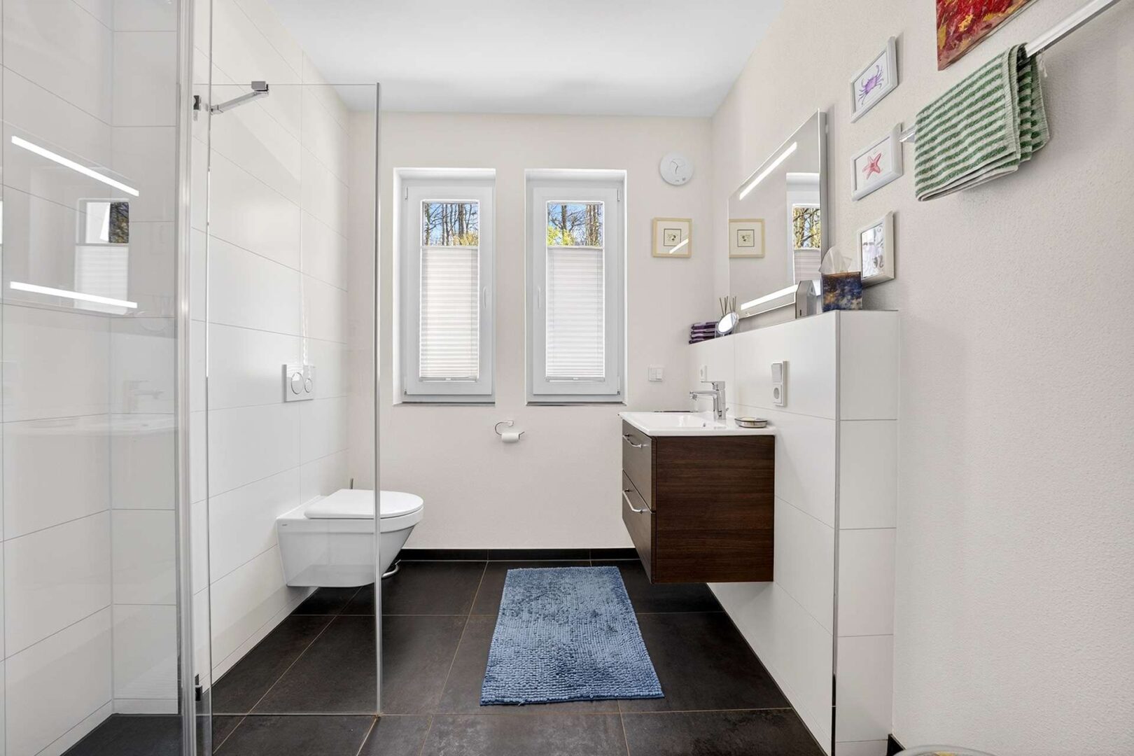Tageslichtbad mit Dusche im EG