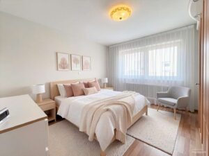 Schlafzimmer im Erdgeschoss (KI-Einrichtungsbeispiel)