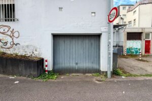 Garage mit eigener Zufahrt