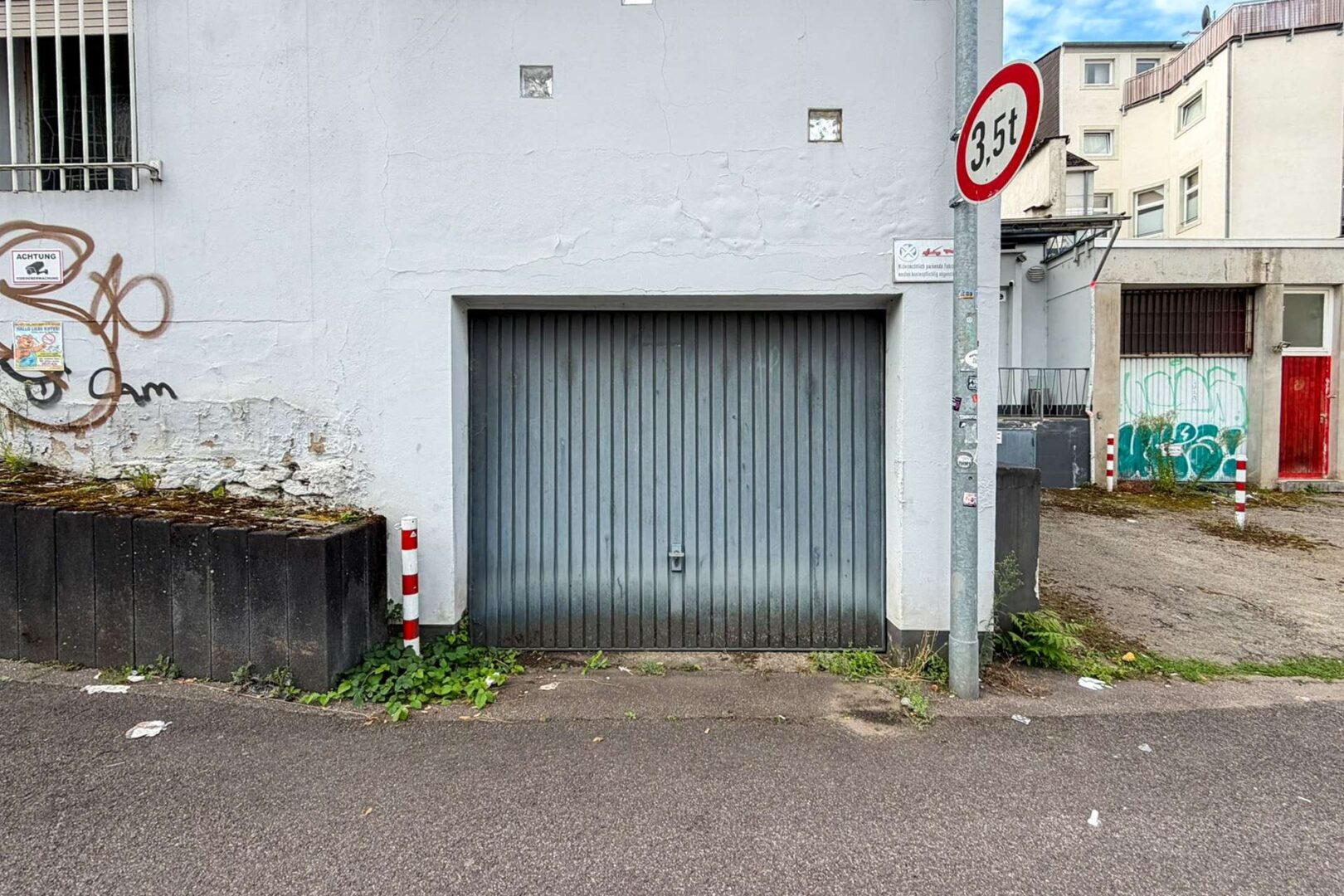 Garage mit eigener Zufahrt