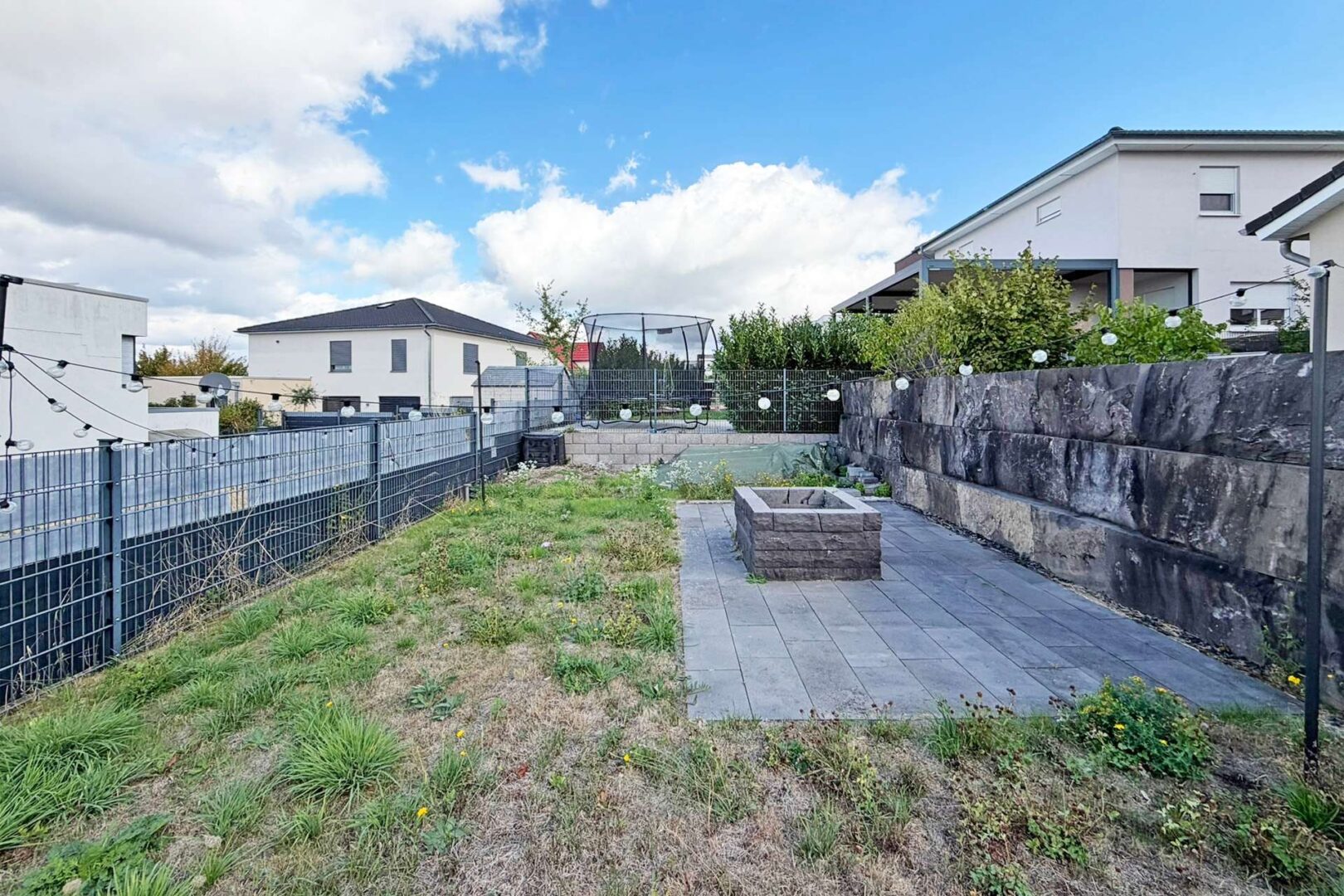 Garten mit Grillplatz