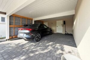Carport mit Lagerräumen