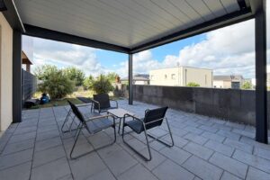 Terrasse mit Pergola