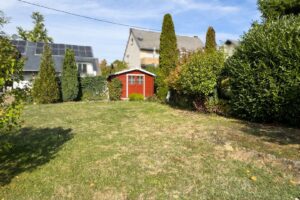 Garten mit Gartenhaus