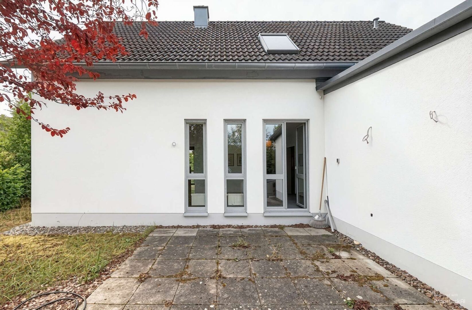 Terrasse am Wohnbereich - (KI belichtet)