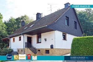 Trier-Ehrang: Einseitig angebautes Einfamilienhaus mit Doppelgarage und eigenem Garten