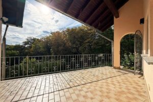 Zugang zum Balkon vom Flur