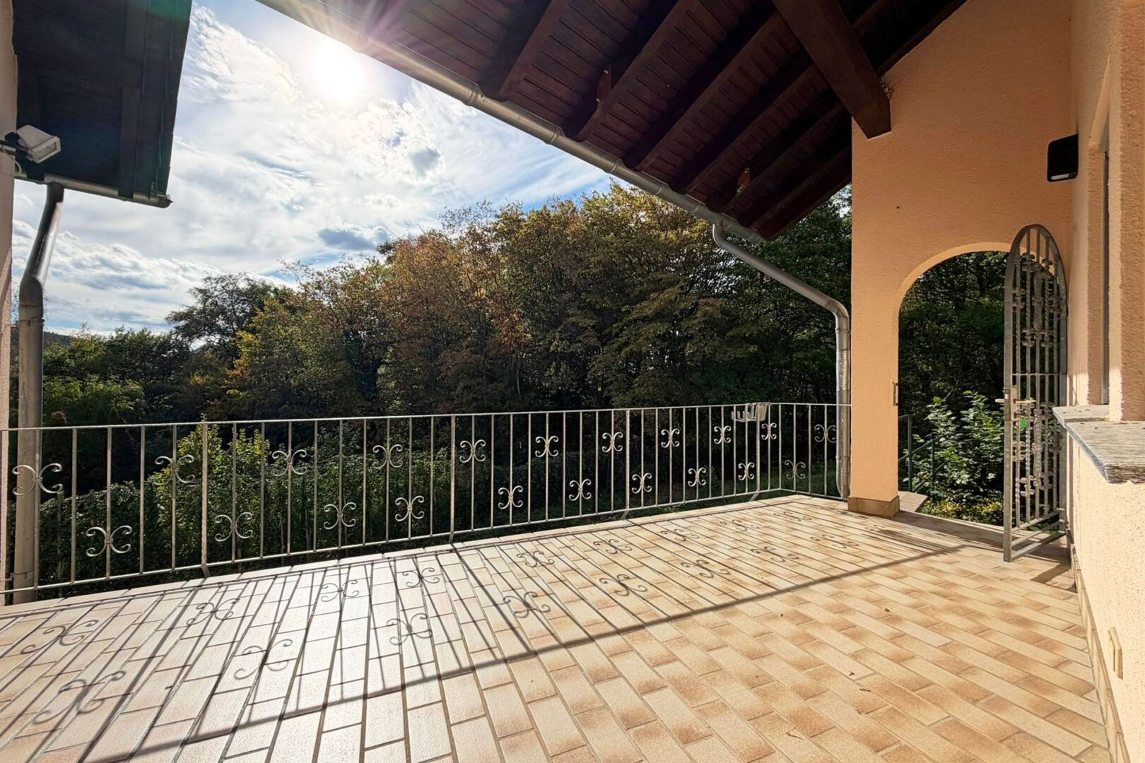 Zugang zum Balkon vom Flur