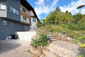 Treppe zum Hauseingang