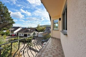 vorderer Balkon