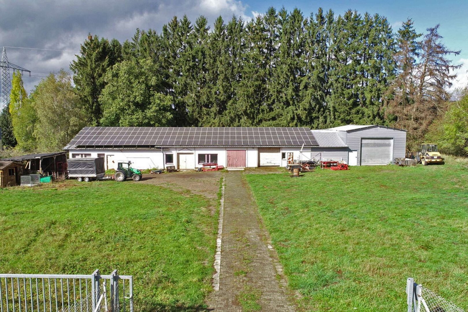 Außenansicht Gewerbehalle