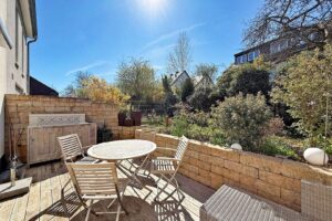 Terrasse mit Garten