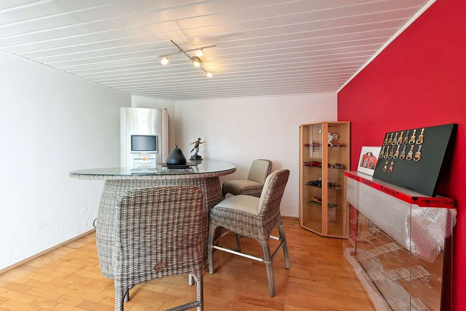 Arbeitszimmer oder Bar im UG