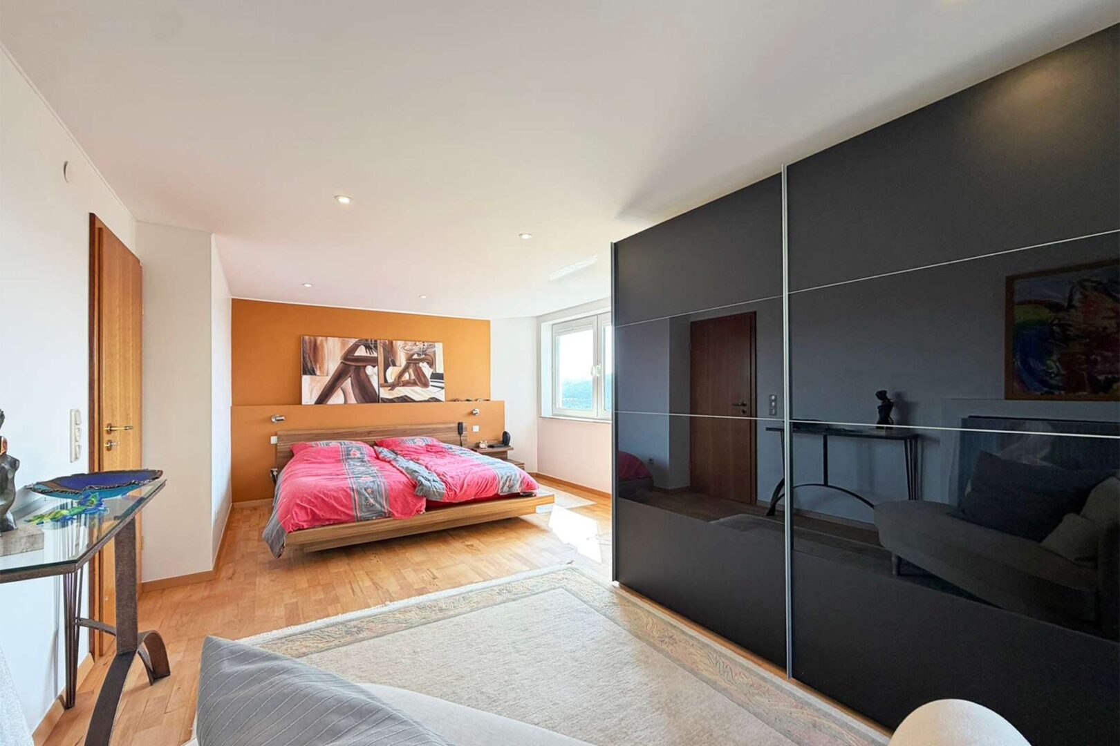 großes Elternschlafzimmer im DG